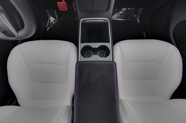 2024 Tesla Model Y — photo 20 of 22