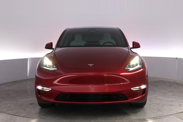 2024 Tesla Model Y — photo 9 of 22