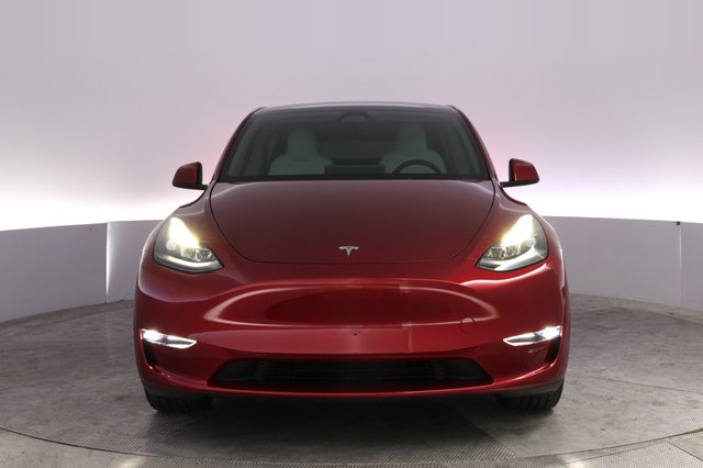 2024 Tesla Model Y — photo 9 of 22