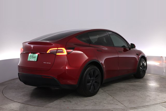 2024 Tesla Model Y — photo 2 of 22