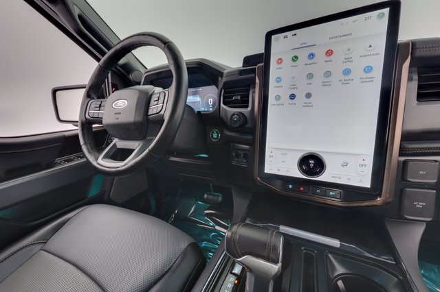 2023 Ford F-150 Lightning — photo 14 of 19