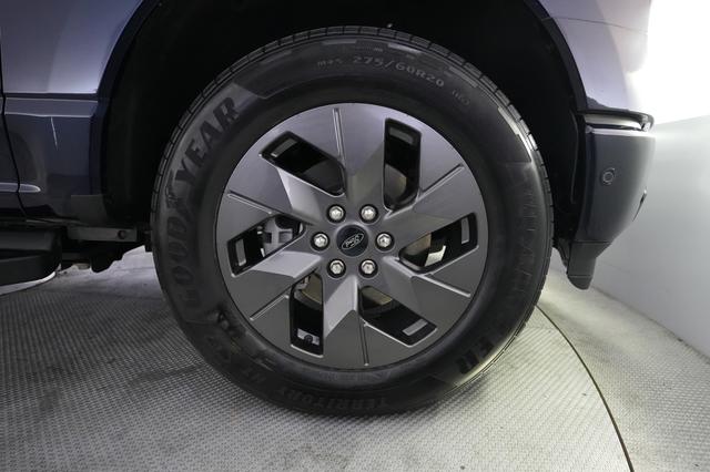 2023 Ford F-150 Lightning — photo 10 of 19