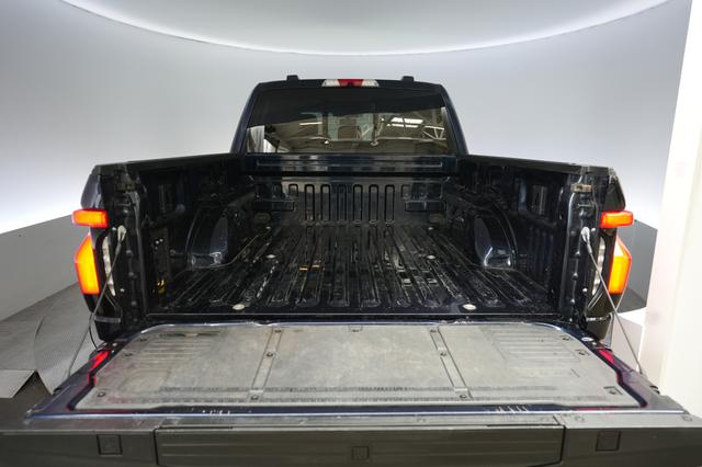 2023 Ford F-150 Lightning — photo 6 of 19