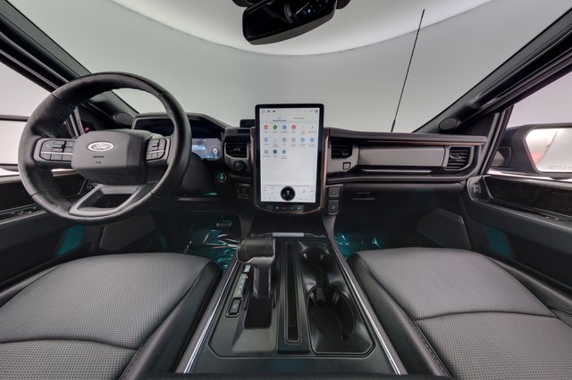 2023 Ford F-150 Lightning — photo 15 of 19
