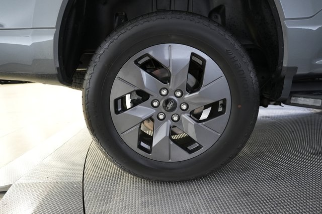 2023 Ford F-150 Lightning — photo 7 of 17