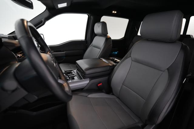 2023 Ford F-150 Lightning — photo 3 of 17