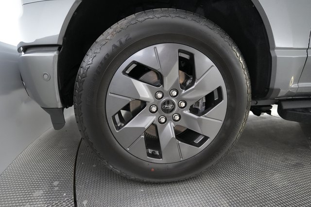2023 Ford F-150 Lightning — photo 10 of 17