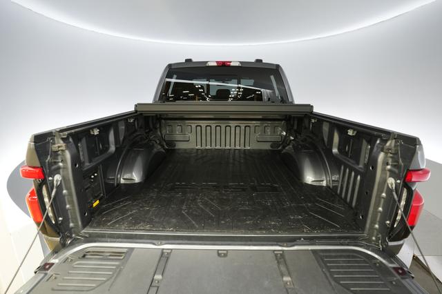 2023 Ford F-150 Lightning — photo 6 of 17
