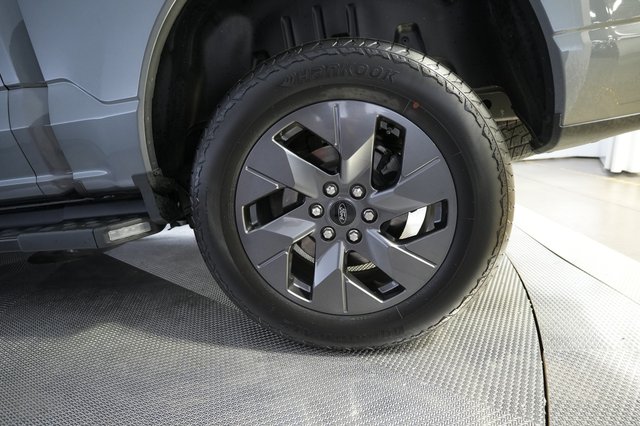 2023 Ford F-150 Lightning — photo 11 of 17