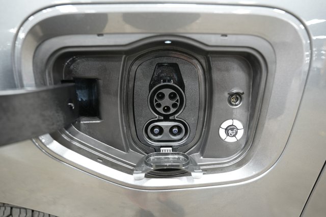 2023 Ford F-150 Lightning — photo 8 of 17