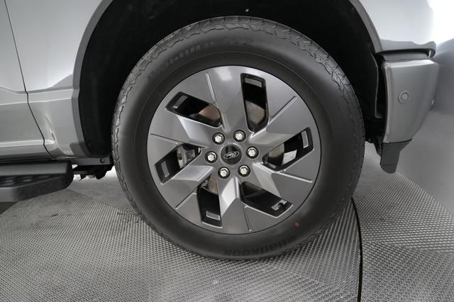 2023 Ford F-150 Lightning — photo 9 of 17