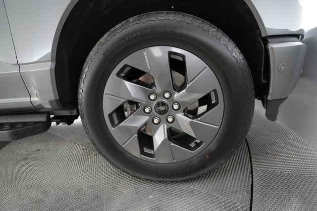 2023 Ford F-150 Lightning — photo 9 of 17