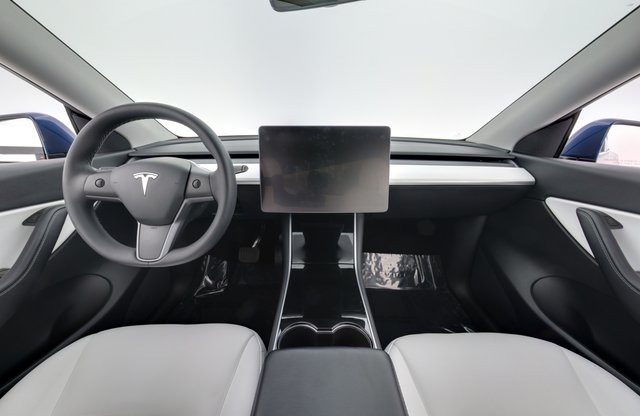 2021 Tesla Model Y — photo 18 of 29