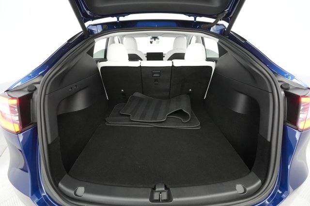 2021 Tesla Model Y — photo 23 of 29