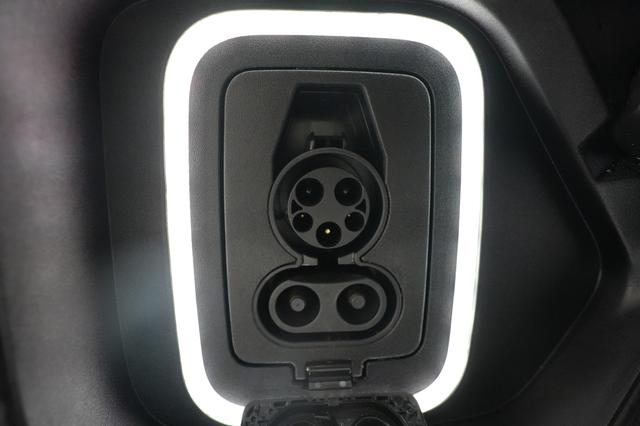 2023 Rivian R1T — photo 8 of 26