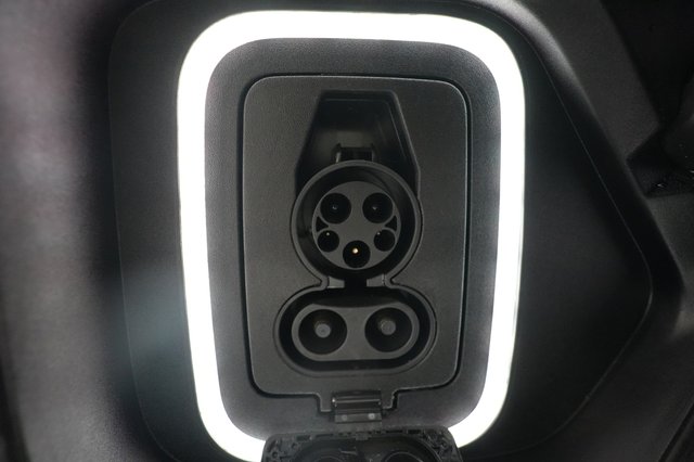 2023 Rivian R1T — photo 8 of 26