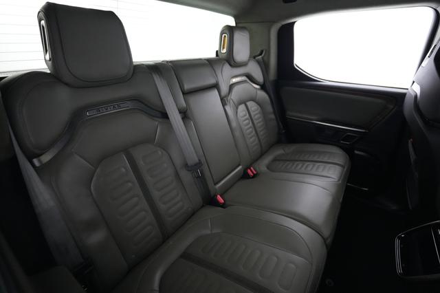 2023 Rivian R1T — photo 4 of 26