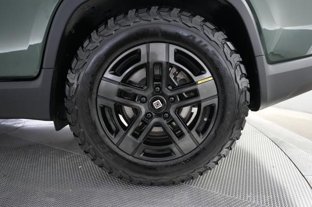 2023 Rivian R1T — photo 7 of 26