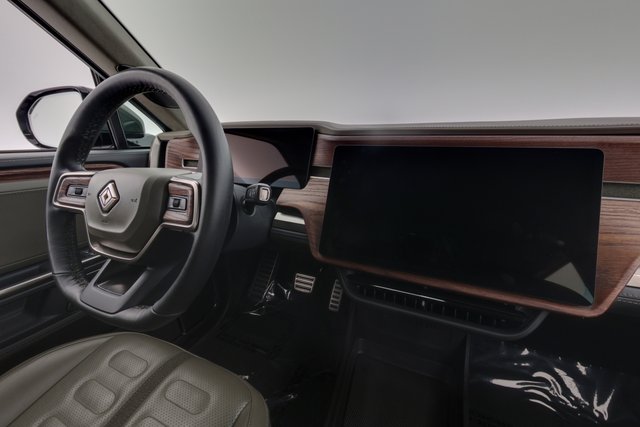 2023 Rivian R1T — photo 20 of 26