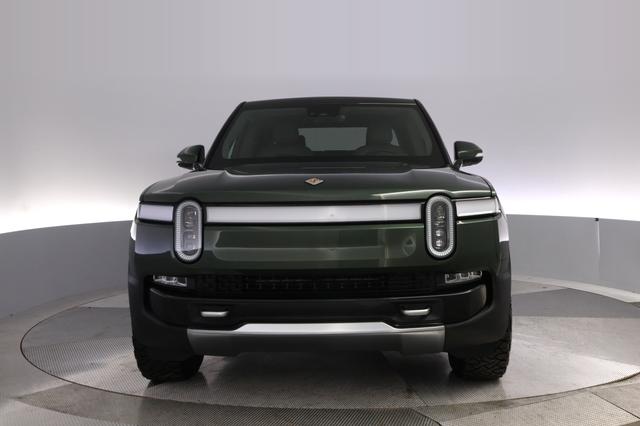 2023 Rivian R1T — photo 9 of 26