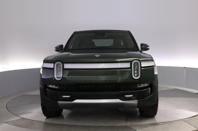 2023 Rivian R1T — photo 9 of 26