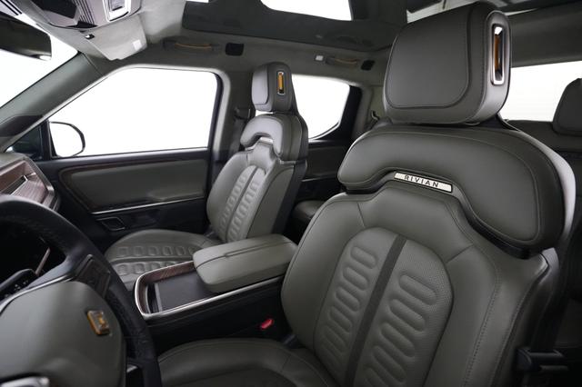 2023 Rivian R1T — photo 3 of 26