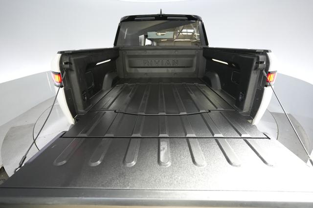 2023 Rivian R1T — photo 6 of 25