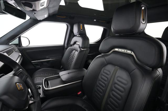 2023 Rivian R1T — photo 3 of 25