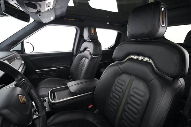 2023 Rivian R1T — photo 3 of 25