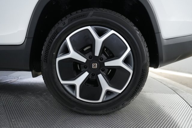 2023 Rivian R1T — photo 7 of 25
