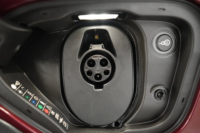 2023 Porsche Taycan — photo 23 of 24