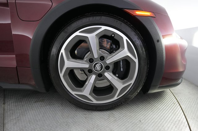 2023 Porsche Taycan — photo 16 of 24