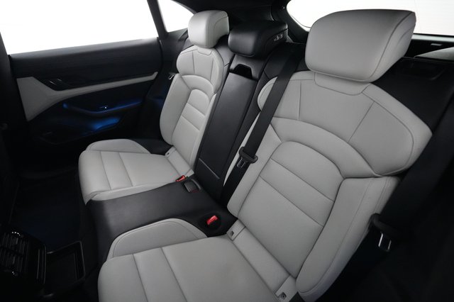 2023 Porsche Taycan — photo 19 of 24