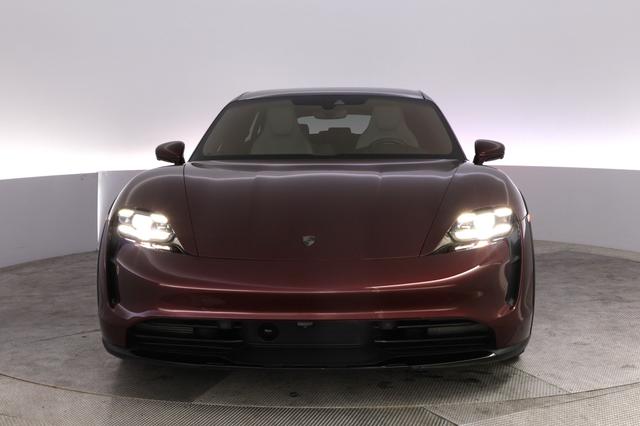 2023 Porsche Taycan — photo 9 of 24