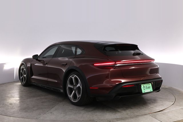 2023 Porsche Taycan — photo 13 of 24