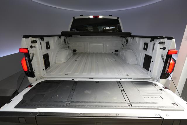 2024 Ford F-150 Lightning — photo 6 of 20