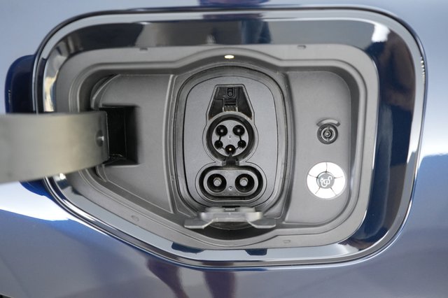 2024 Ford F-150 Lightning — photo 8 of 15