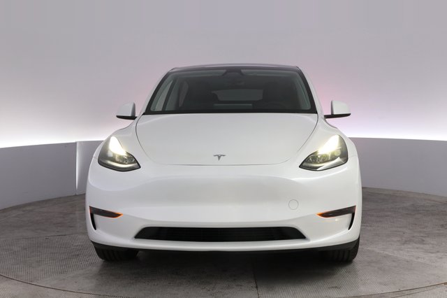 2024 Tesla Model Y — photo 9 of 27