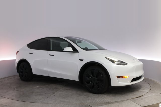2024 Tesla Model Y — photo 11 of 27