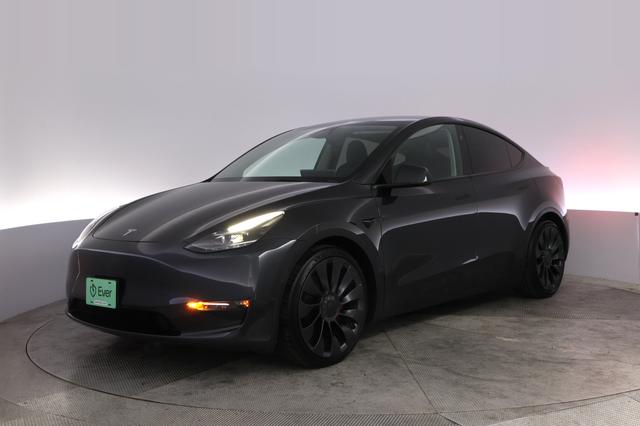 2024 Tesla Model Y — VIN 7SAYGDEF5RF054138