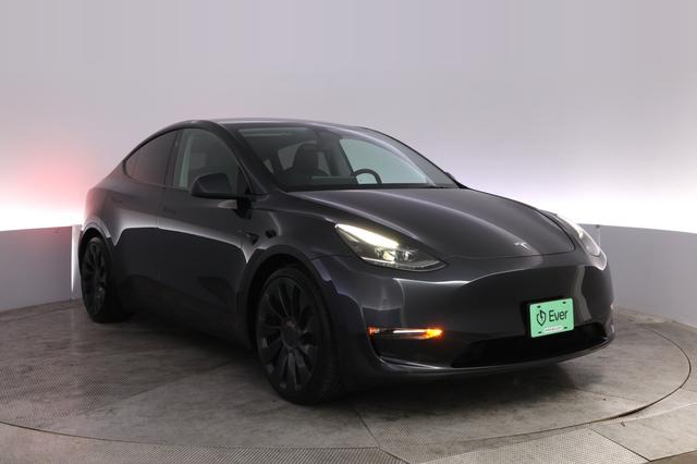 2024 Tesla Model Y — photo 10 of 24