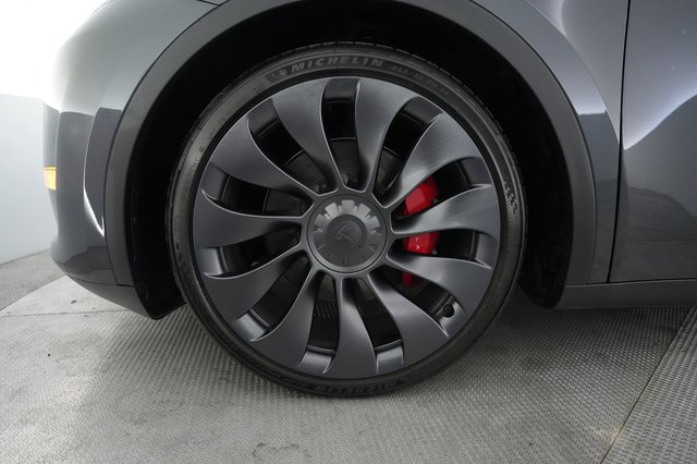 2024 Tesla Model Y — photo 15 of 24