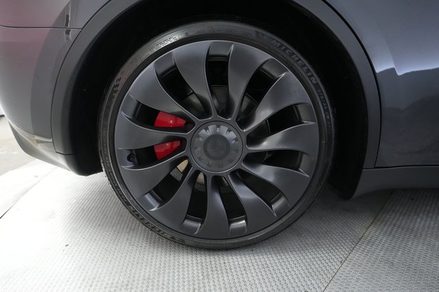2024 Tesla Model Y — photo 17 of 24