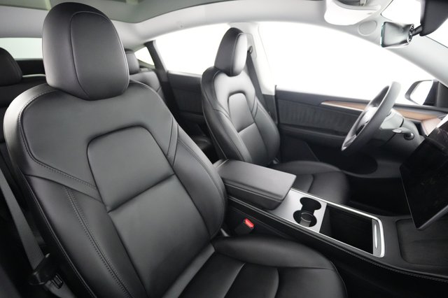 2024 Tesla Model Y — photo 18 of 24