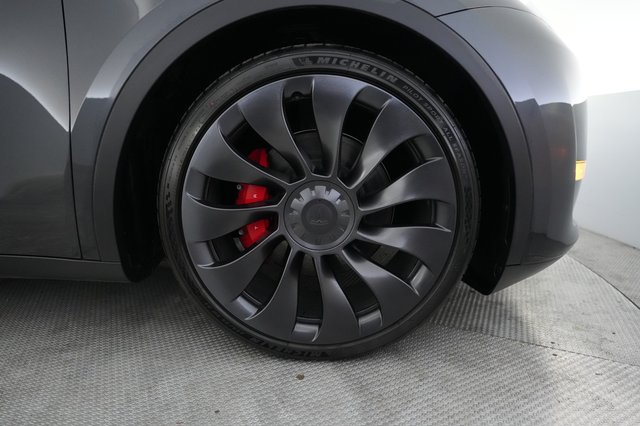 2024 Tesla Model Y — photo 16 of 24