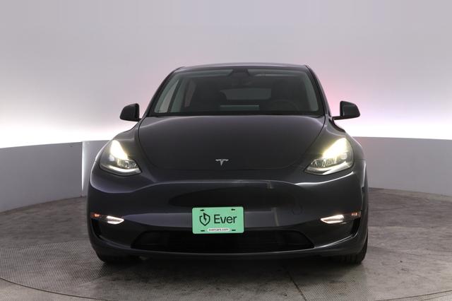 2024 Tesla Model Y — photo 9 of 24