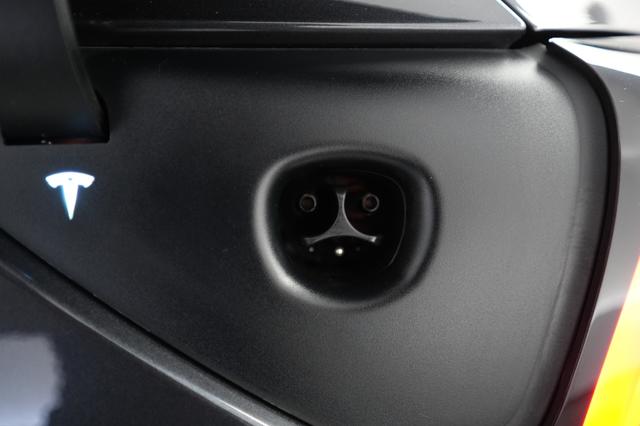2024 Tesla Model Y — photo 8 of 24