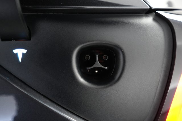 2024 Tesla Model Y — photo 8 of 24