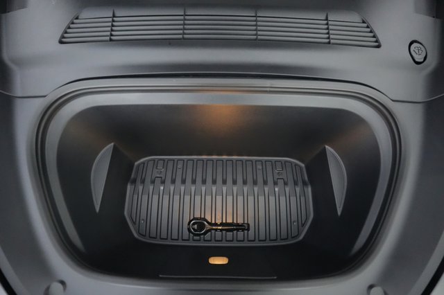 2024 Tesla Model Y — photo 20 of 24