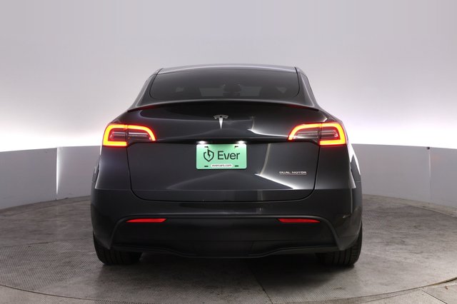2024 Tesla Model Y — photo 12 of 24